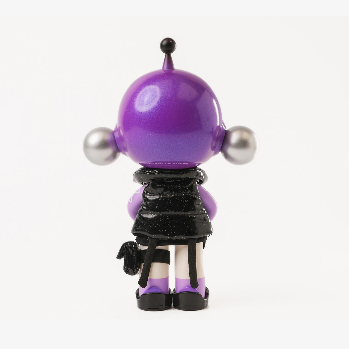 SKULLPANDA OOTD Glaring Figurine 2 SKULLPANDA OOTD Glaring Figurine - Image 2