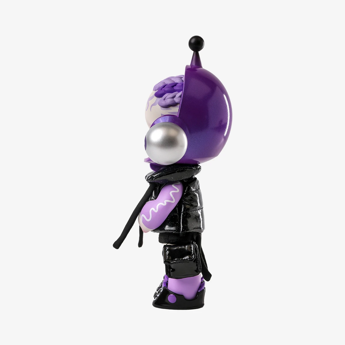 SKULLPANDA OOTD Glaring Figurine 3 SKULLPANDA OOTD Glaring Figurine - Image 3