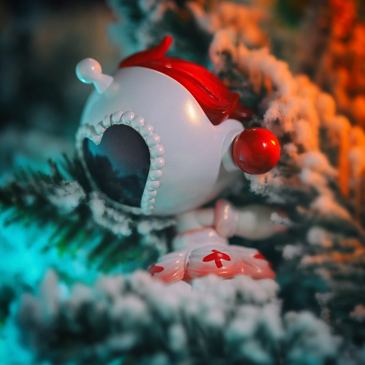 SKULLPANDA White Maid Figurine 5 SKULLPANDA White Maid Figurine - Image 5